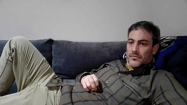Snapshot of basquehotboy chatting on 02/17/25, 10:03 basquehotboy online show from 02/17/25, 10:03