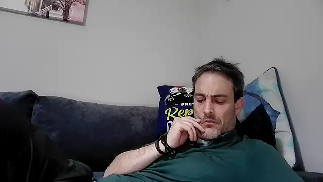 Snapshot of basquehotboy chatting on 02/25/25, 08:41 basquehotboy online show from 02/25/25, 08:41