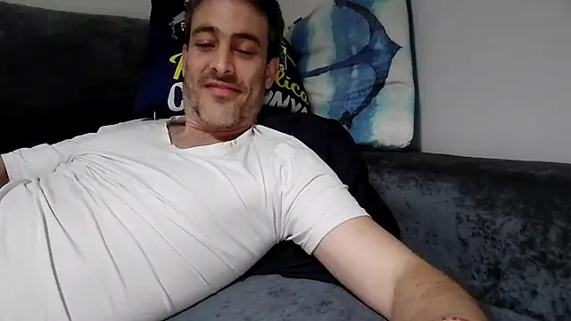 Snapshot of basquehotboy chatting on 02/25/25, 11:44 basquehotboy online show from 02/25/25, 11:44