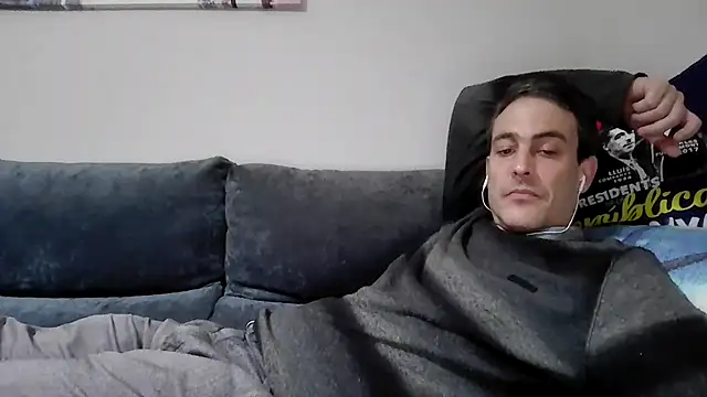 Snapshot of basquehotboy chatting on 02/27/25, 10:31 basquehotboy online show from 02/27/25, 10:31