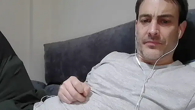 Snapshot of basquehotboy chatting on 03/21/25, 11:56 basquehotboy online show from 03/21/25, 11:56