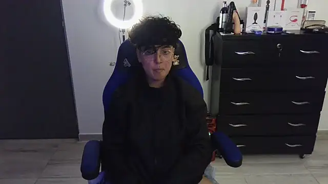 thomascooper7 online show from 02/17/25, 12:43