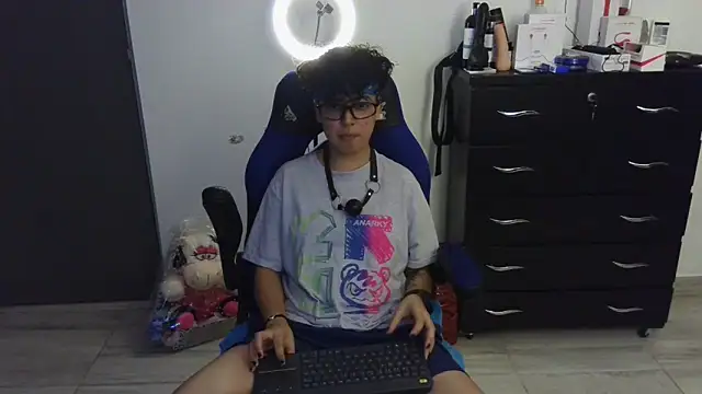 thomascooper7 online show from 02/25/25, 12:36