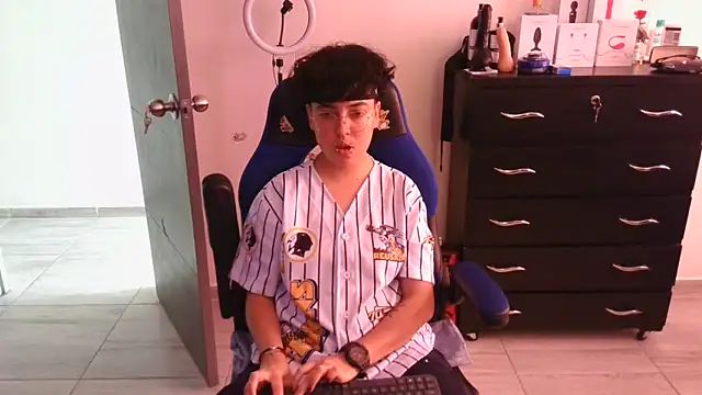 thomascooper7 online show from 03/15/25, 04:21