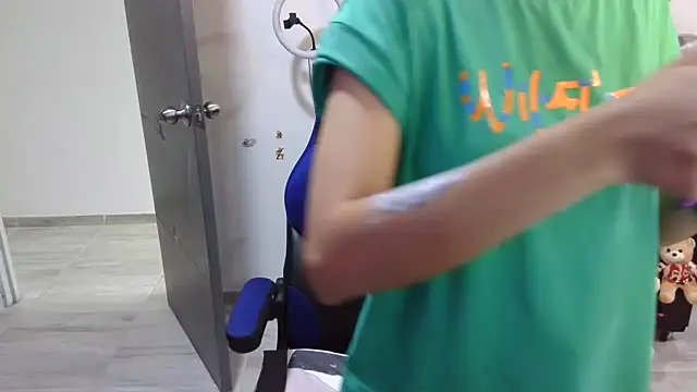 thomascooper7 online show from 09/19/25, 07:03