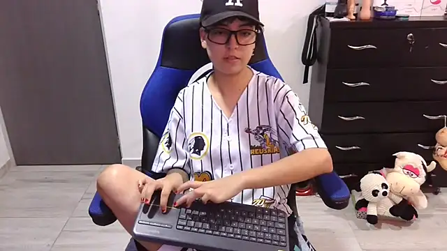 thomascooper7 online show from 11/30/25, 07:40