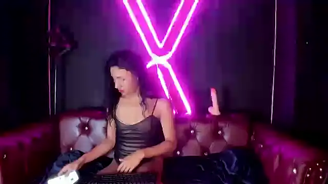 Sabrina Rosse   online show from 02/04/25, 03:44