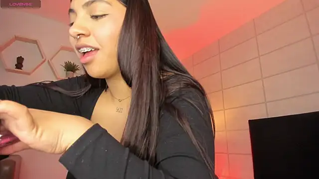 Christine Laam online show from 11/15/25, 02:31