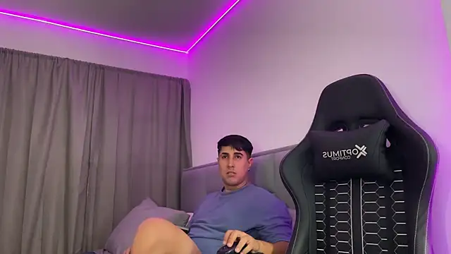 Snapshot of dereckbrownn chatting on 11/04/25, 02:43 dereckbrownn online show from 11/04/25, 02:43