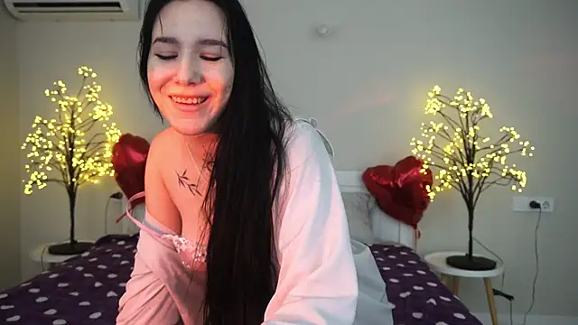 NikkiGoldSide online show from 03/08/25, 01:03