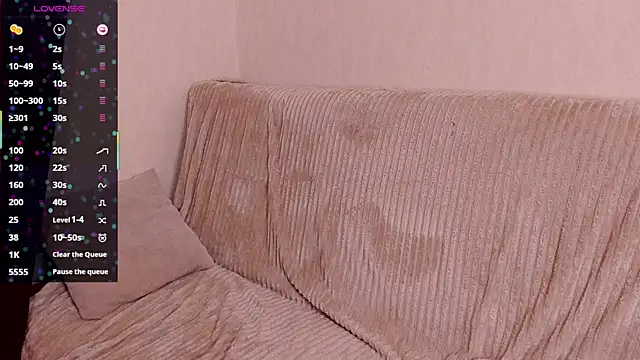 Snapshot of sleeeep_y chatting on 11/13/25, 04:00 sleeeep y online show from 11/13/25, 04:00