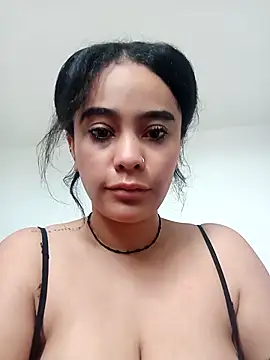 Snapshot of scarlett_diamond11 chatting on 02/27/26, 03:23 scarlett diamond11 online show from 02/27/26, 03:23