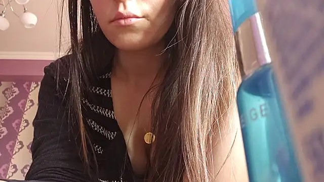 Snapshot of AlejandraDelaney chatting on 12/17/24, 10:01 AlejandraDelaney online show from 12/17/24, 10:01