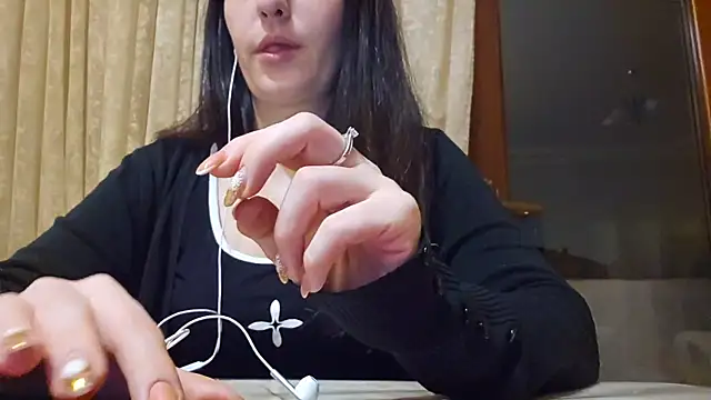 Snapshot of AlejandraDelaney chatting on 12/30/24, 10:12 AlejandraDelaney online show from 12/30/24, 10:12