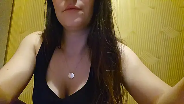 Snapshot of AlejandraDelaney chatting on 03/18/25, 02:04 AlejandraDelaney online show from 03/18/25, 02:04