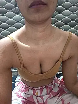 Snapshot of Rajni-Mehra chatting on 01/10/26, 05:31 Rajni-Mehra online show from 01/10/26, 05:31