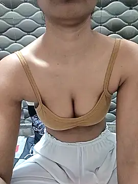 Snapshot of Rajni-Mehra chatting on 02/27/26, 05:51 Rajni-Mehra online show from 02/27/26, 05:51