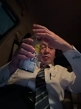 Snapshot of SaneService9 chatting on 12/19/25, 08:16 SaneService9 online show from 12/19/25, 08:16