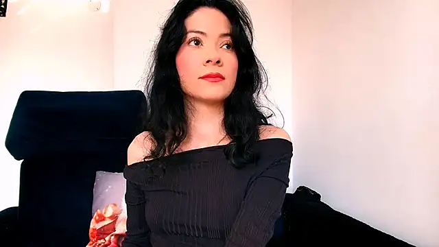 Snapshot of miabeautyxx chatting on 04/22/26, 01:23 miabeautyxx online show from 04/22/26, 01:23