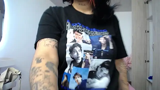 Snapshot of lily_f00x chatting on 12/03/25, 12:25 lily f00x online show from 12/03/25, 12:25