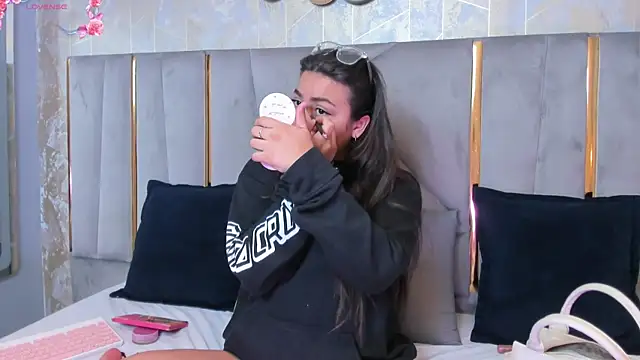 KimDevinne online show from 02/28/25, 02:31