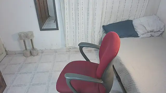 Snapshot of Orionferrer- chatting on 12/18/25, 01:33 Orionferrer- online show from 12/18/25, 01:33