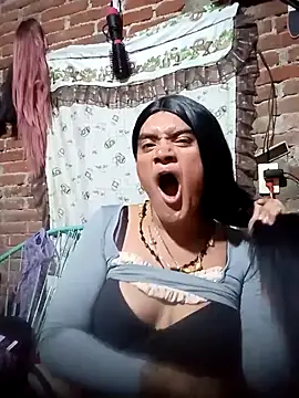 yovana13 online show from 09/29/25, 12:43