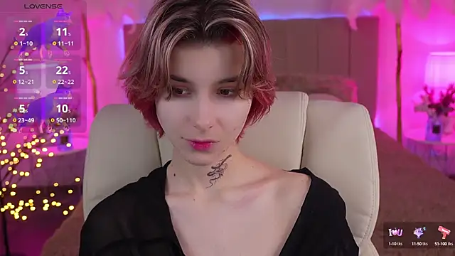 Snapshot of HaylaAmber chatting on 12/12/24, 08:10 HaylaAmber online show from 12/12/24, 08:10