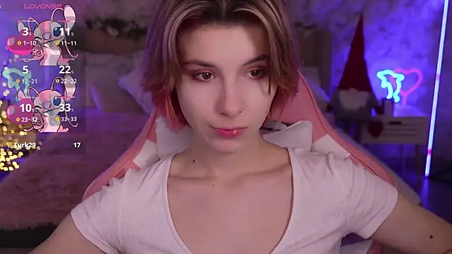 Snapshot of HaylaAmber chatting on 01/04/25, 09:43 HaylaAmber online show from 01/04/25, 09:43