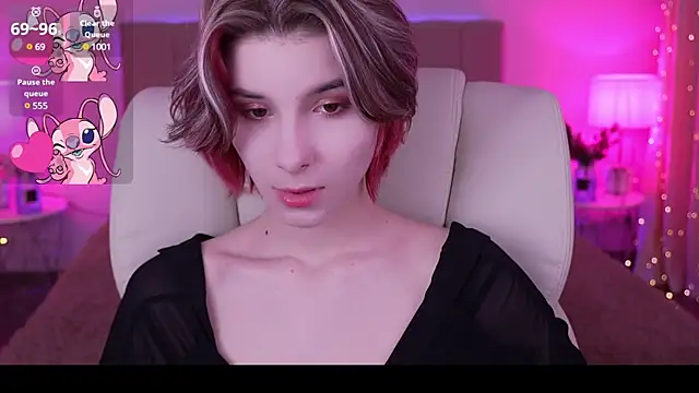 Snapshot of HaylaAmber chatting on 01/28/25, 08:04 HaylaAmber online show from 01/28/25, 08:04