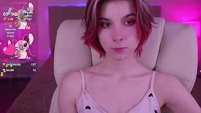 Snapshot of HaylaAmber chatting on 02/07/25, 01:01 HaylaAmber online show from 02/07/25, 01:01