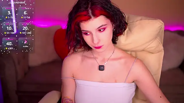 Snapshot of HaylaAmber chatting on 03/25/26, 02:01 HaylaAmber online show from 03/25/26, 02:01