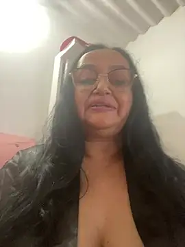 Gia Nahomi online show from 01/08/25, 07:45