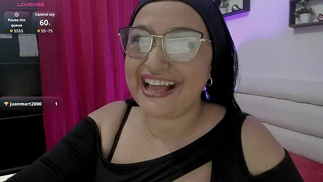 Gia Nahomi online show from 10/11/25, 09:46