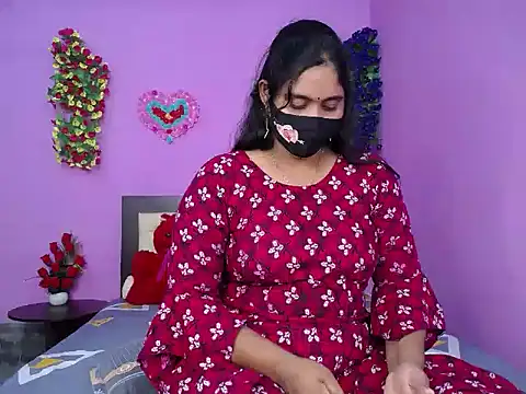 Hot Maleka online show from 10/31/25, 04:19