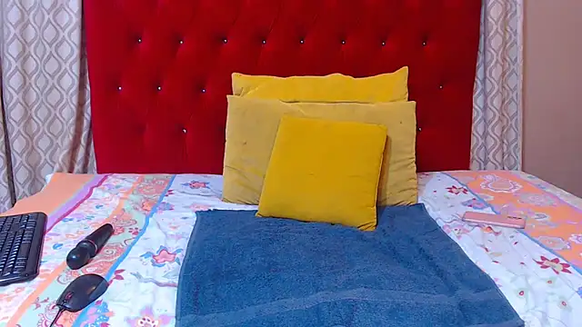 Snapshot of sexychocolatbox10 chatting on 10/21/25, 05:08 sexychocolatbox10 online show from 10/21/25, 05:08