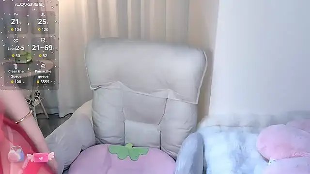 Snapshot of Ailisha66 chatting on 04/21/26, 12:45 Ailisha66 online show from 04/21/26, 12:45