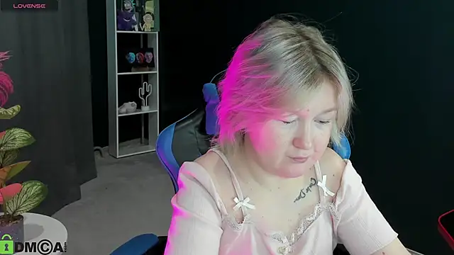 Sara Robinson online show from 06/12/26, 03:05