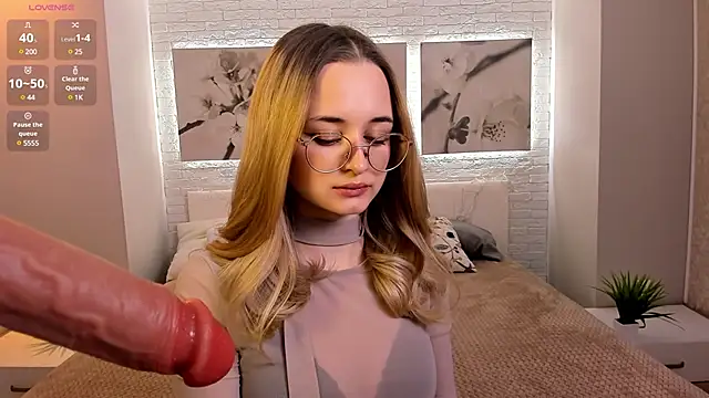 Tiffanyhunt online show from 03/21/25, 02:18