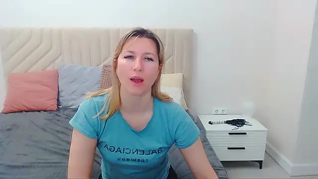 Snapshot of Incredible_Ariela chatting on 05/19/26, 06:42 Incredible Ariela online show from 05/19/26, 06:42