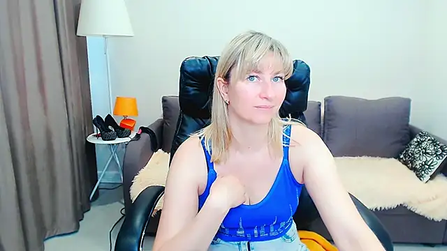 Snapshot of Incredible_Ariela chatting on 07/13/26, 11:02 Incredible Ariela online show from 07/13/26, 11:02