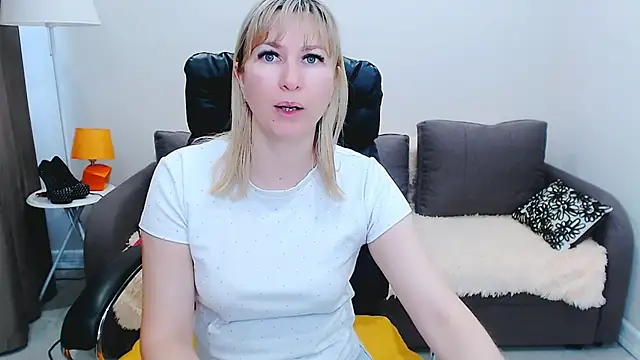 Snapshot of Incredible_Ariela chatting on 07/18/26, 11:03 Incredible Ariela online show from 07/18/26, 11:03