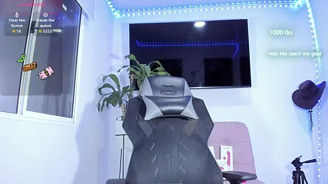 Snapshot of emily_palmeer chatting on 02/09/26, 10:19 emily palmeer online show from 02/09/26, 10:19