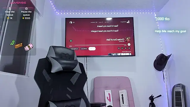 Snapshot of emily_palmeer chatting on 03/04/26, 09:04 emily palmeer online show from 03/04/26, 09:04