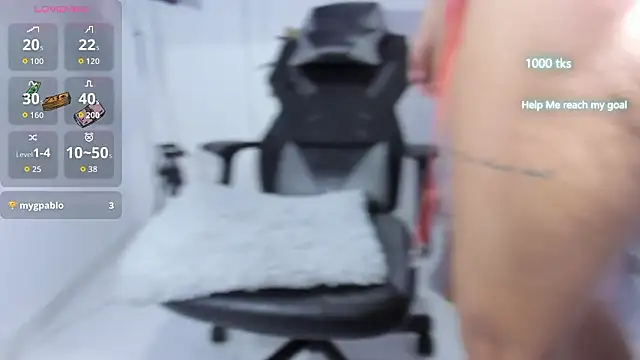 Snapshot of emily_palmeer chatting on 03/17/26, 10:51 emily palmeer online show from 03/17/26, 10:51