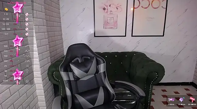 Snapshot of _Charlotte_v chatting on 03/21/25, 05:02 Charlotte v online show from 03/21/25, 05:02