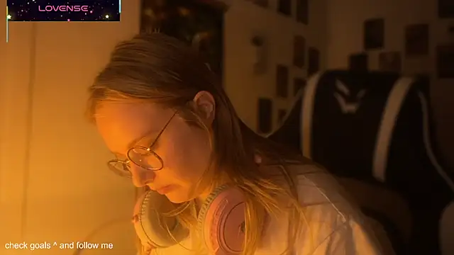 JacyWinslat online show from 10/21/25, 04:41