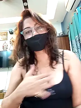 Snapshot of Cute-mona chatting on 11/06/25, 10:38 Cute-mona online show from 11/06/25, 10:38