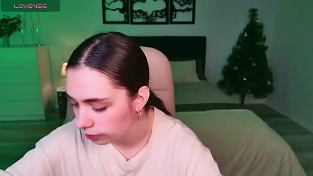 Snapshot of DaniellaLovely chatting on 12/19/25, 10:55 DaniellaLovely online show from 12/19/25, 10:55