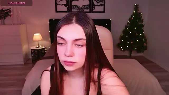 Snapshot of DaniellaLovely chatting on 12/21/25, 10:55 DaniellaLovely online show from 12/21/25, 10:55